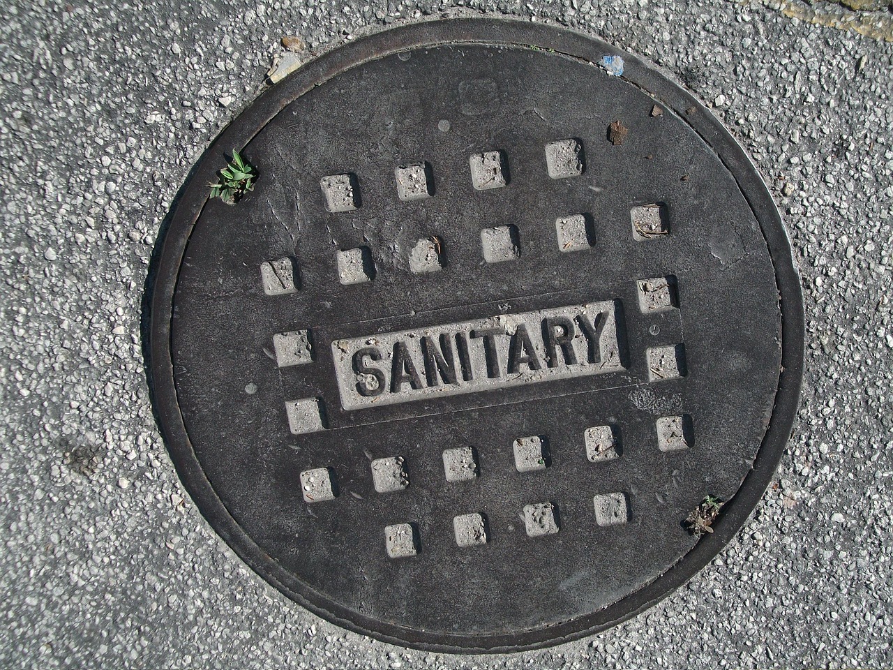 Manhole block cleaning